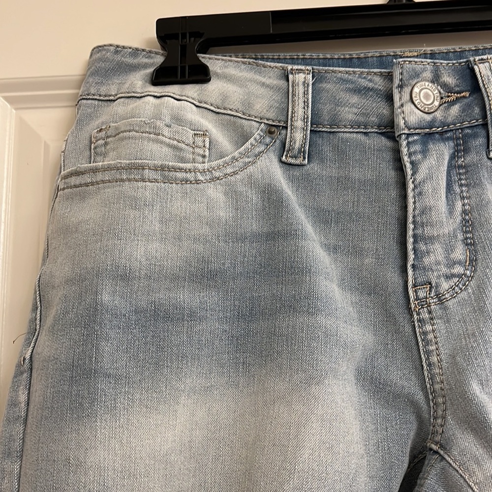 Time & Tru ladies jean shorts - Picture 2 of 6